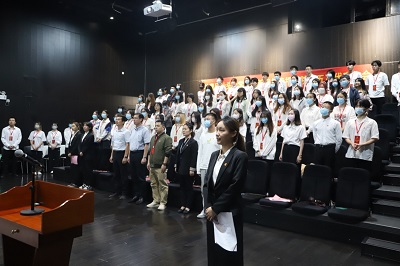 与会人员奏唱中国共产主义青年团团歌